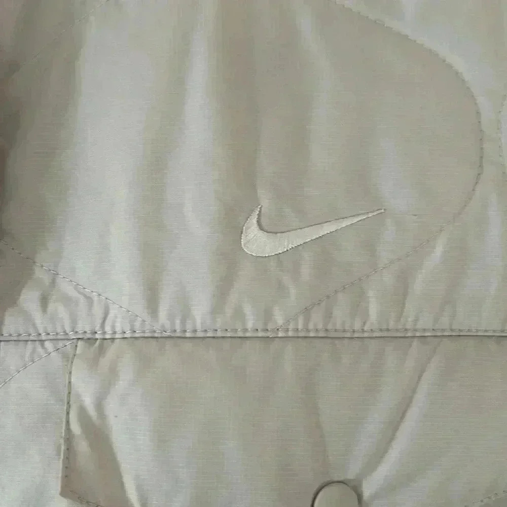 Nike women’s sleeveless puffer - Picture 2 of 9